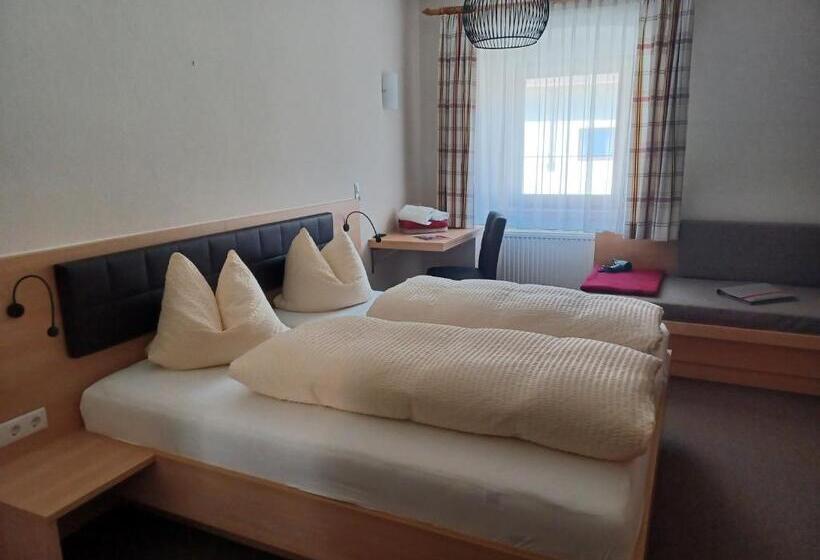 חדר סטנדרט לשלושה, Garni Löwen