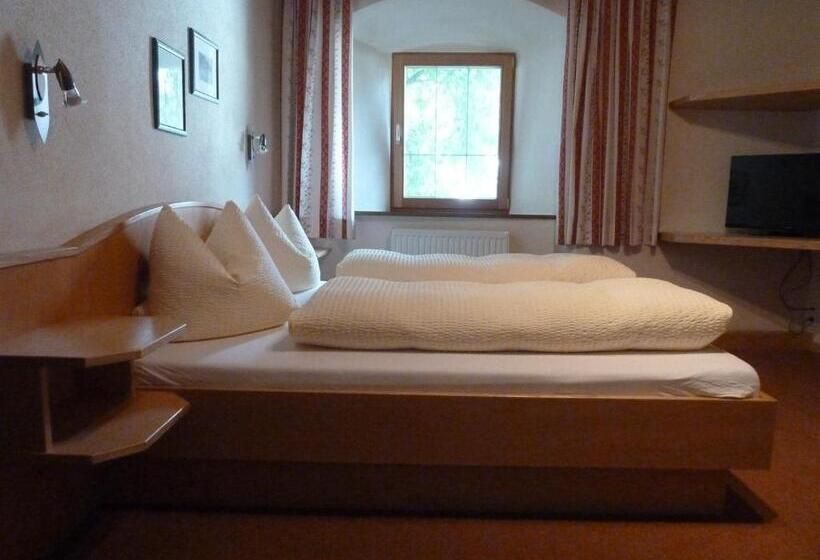 חדר סטנדרט לשלושה, Garni Löwen