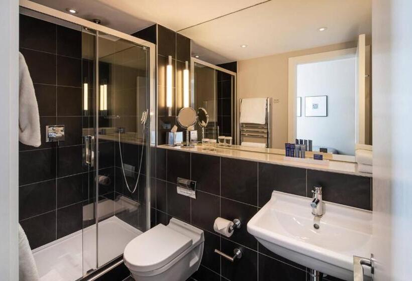 غرفة أساسية, The Resident Soho