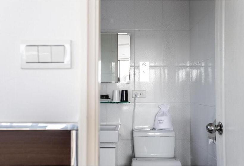 اتاق استاندارد سه تخته با چشمانداز, Hub Hotel   Songshan Airport Branch