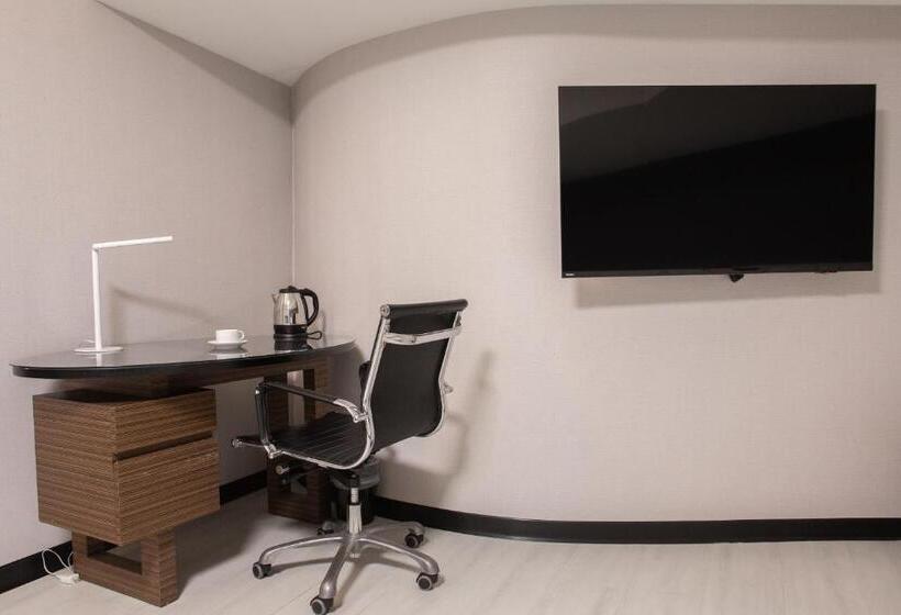 اتاق استاندارد چهار تخته, Hub Hotel   Songshan Airport Branch