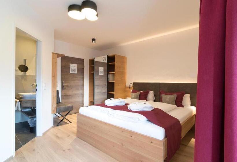 اتاق خانوادگی, Naturhotel Outside