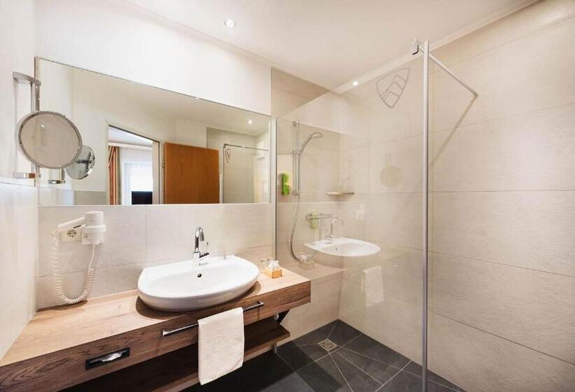 اتاق خانوادگی, Naturhotel Outside