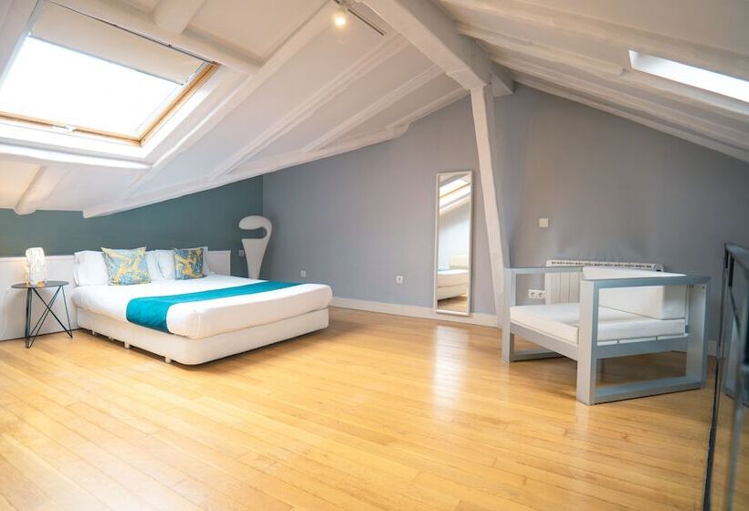 3 Bedroom Duplex Apartment, Smartr Madrid Atocha