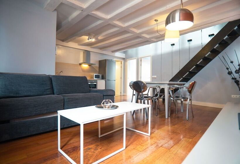 3 Bedroom Duplex Apartment, Smartr Madrid Atocha