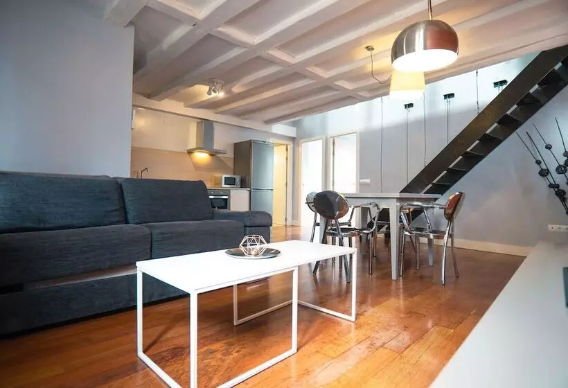 3 Bedroom Duplex Apartment, Smartr Madrid Atocha