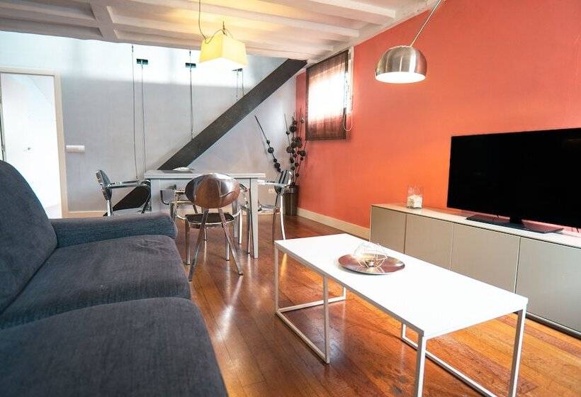 3 Bedroom Duplex Apartment, Smartr Madrid Atocha