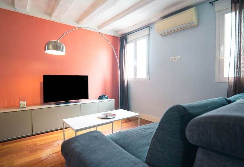 3 Bedroom Duplex Apartment, Smartr Madrid Atocha