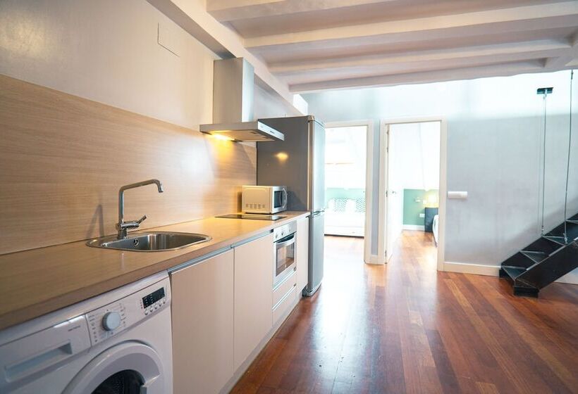 3 Bedroom Duplex Apartment, Smartr Madrid Atocha