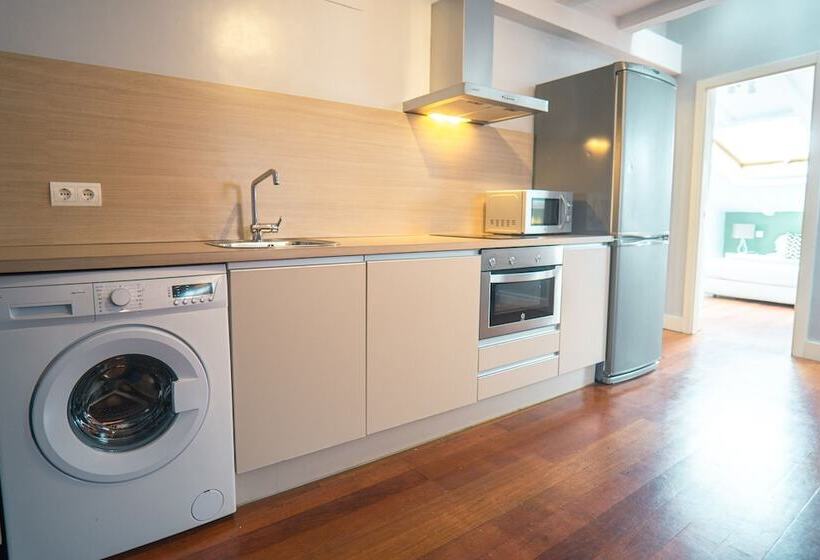 3 Bedroom Duplex Apartment, Smartr Madrid Atocha