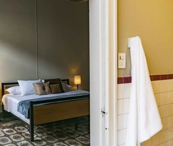 اتاق لوکس با بالکن, Iturbide500 Hostal