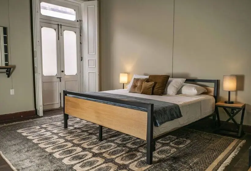 اتاق لوکس با بالکن, Iturbide500 Hostal