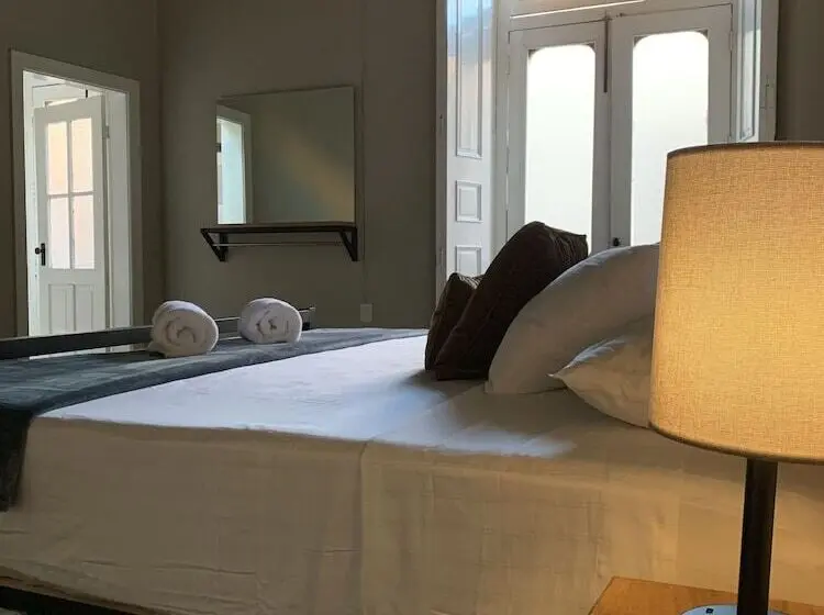 اتاق لوکس با بالکن, Iturbide500 Hostal