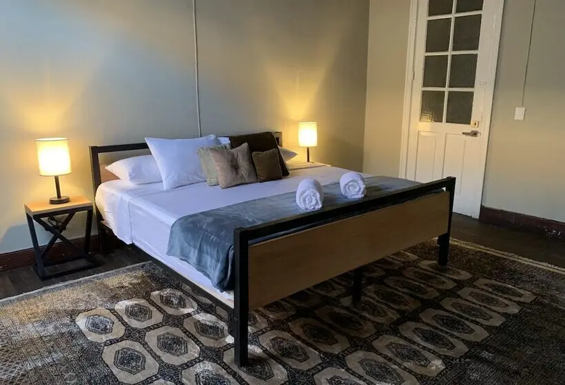 اتاق لوکس با بالکن, Iturbide500 Hostal