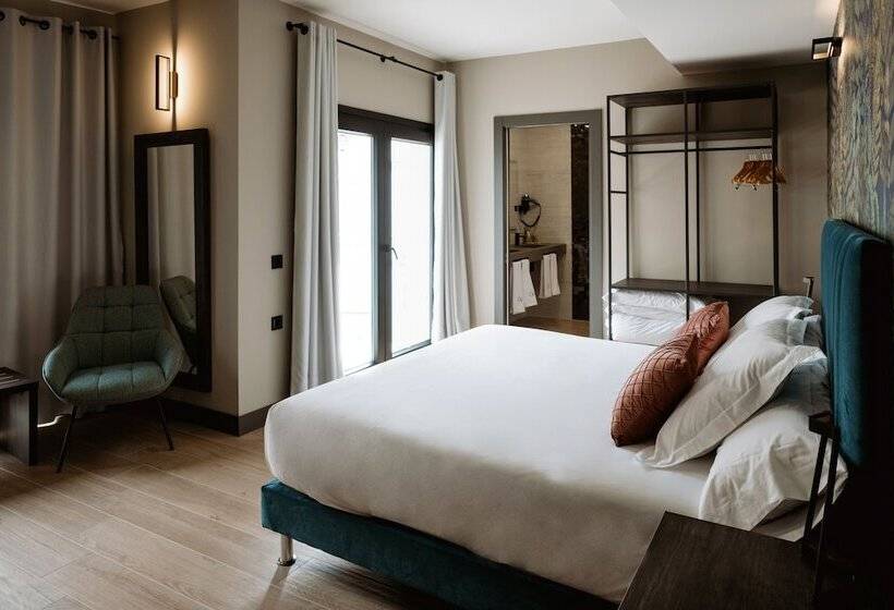 اتاق سوپریور, Gilmar Orellana La Vieja