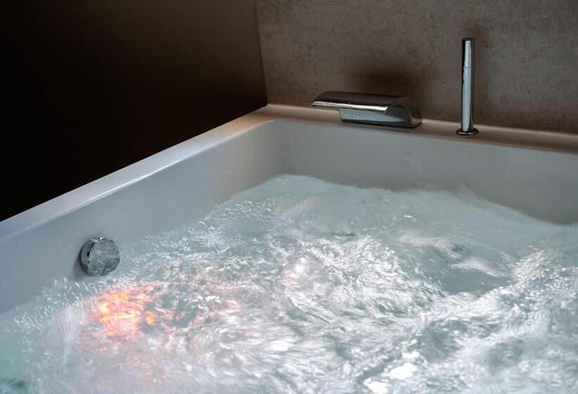 سوئیت با تخت بزرگ, Gilmar Orellana La Vieja