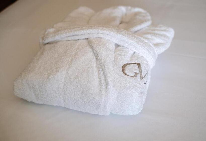 سوئیت با تخت بزرگ, Gilmar Orellana La Vieja