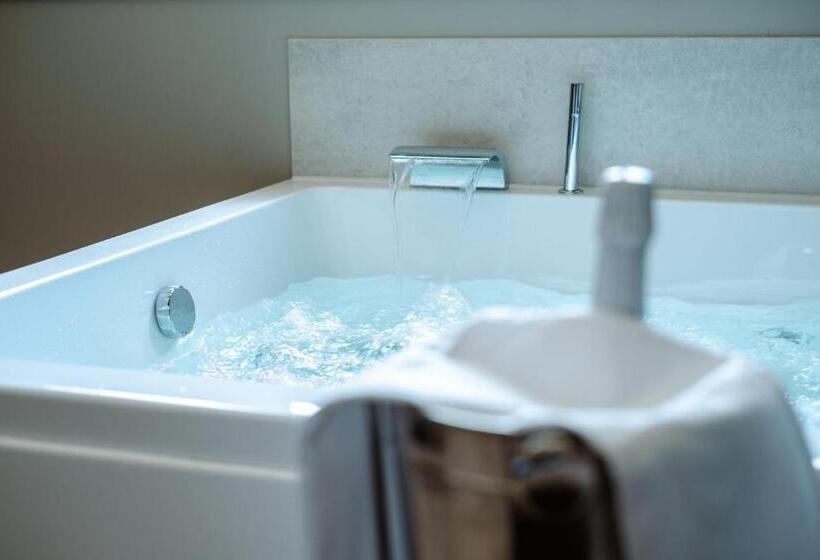 سوئیت با تخت بزرگ, Gilmar Orellana La Vieja