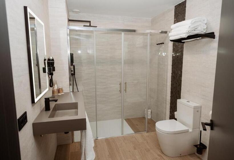 سوئیت با تخت بزرگ, Gilmar Orellana La Vieja