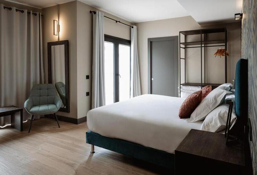 اتاق سوپریور, Gilmar Orellana La Vieja