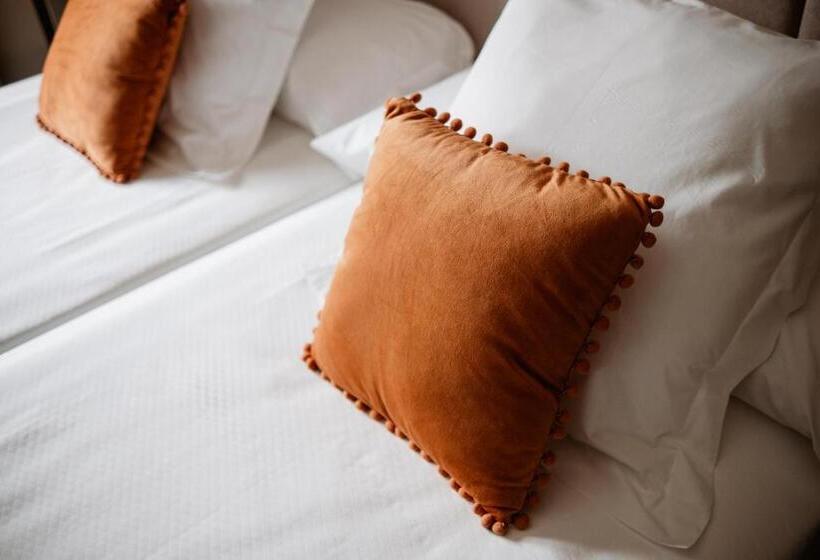 اتاق استاندارد, Gilmar Orellana La Vieja