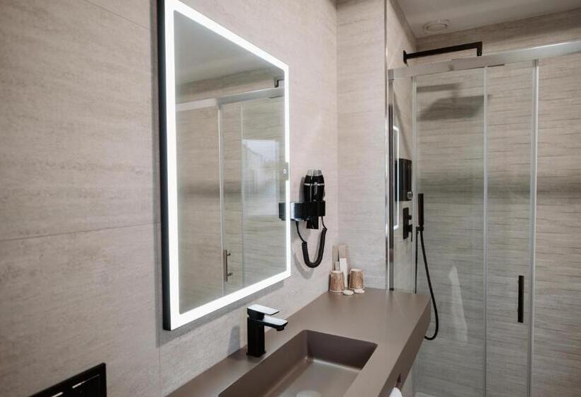 اتاق استاندارد, Gilmar Orellana La Vieja