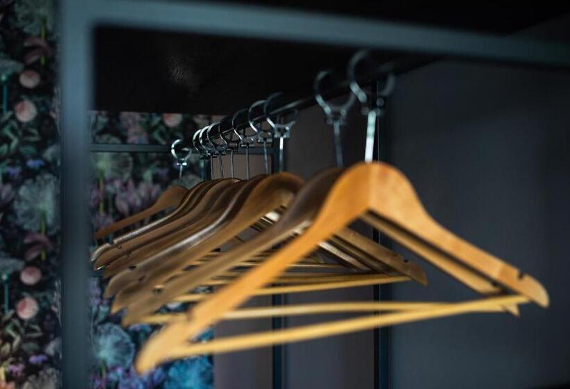 اتاق استاندارد, Gilmar Orellana La Vieja