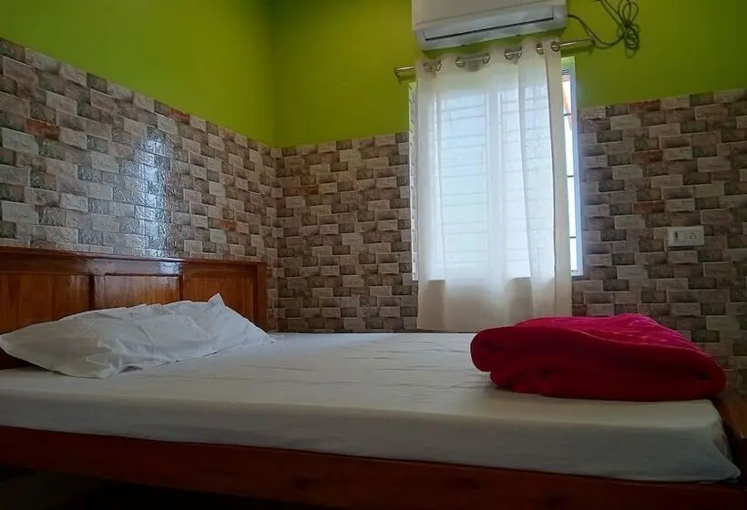 デラックスルーム, Resort Neel Nirjan !! Best Family Resort In Bolpur Santiniketan With Swimming Pool !!