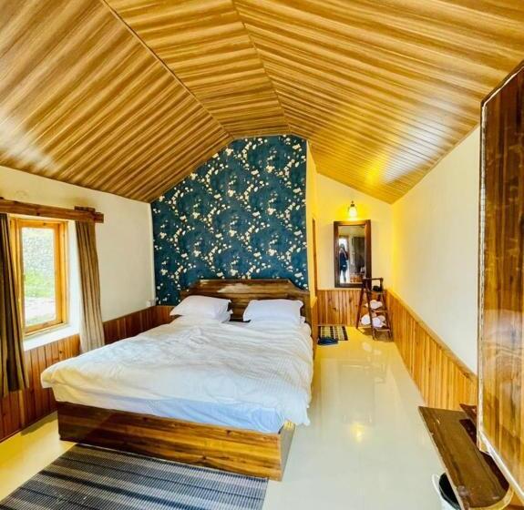 デラックスルーム, Small Victories Stay & Cafe