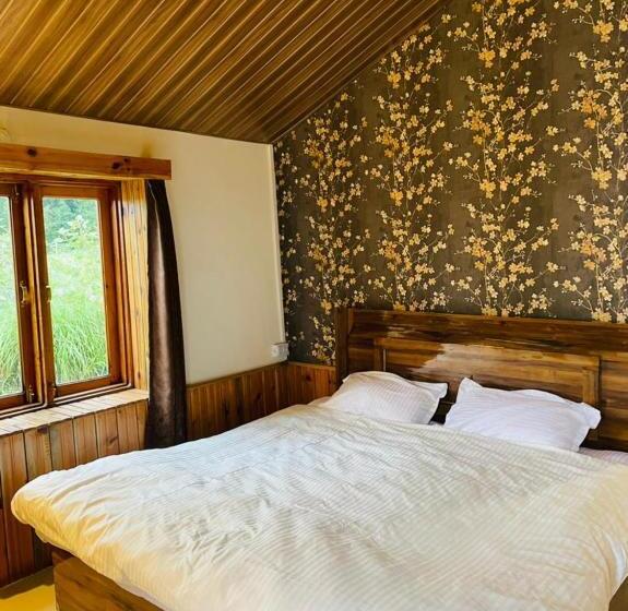 デラックスルーム, Small Victories Stay & Cafe