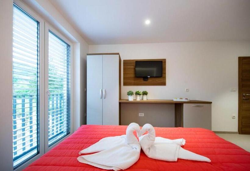 اتاق استاندارد با چشمانداز کوهستان, Gostilna Pugelj