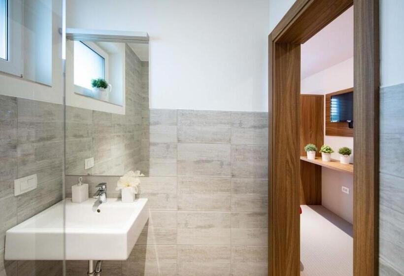 اتاق استاندارد با چشمانداز کوهستان, Gostilna Pugelj