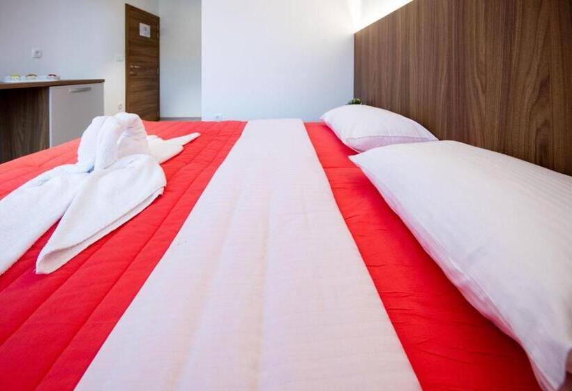 اتاق استاندارد با چشمانداز کوهستان, Gostilna Pugelj