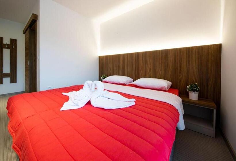 اتاق استاندارد با چشمانداز کوهستان, Gostilna Pugelj