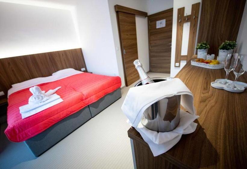 اتاق استاندارد با چشمانداز کوهستان, Gostilna Pugelj