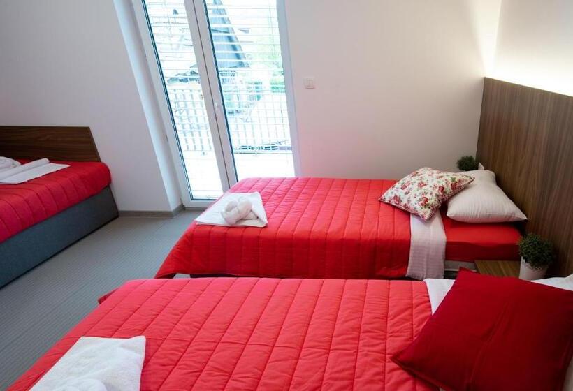 اتاق استاندارد سه تخته با بالکن, Gostilna Pugelj