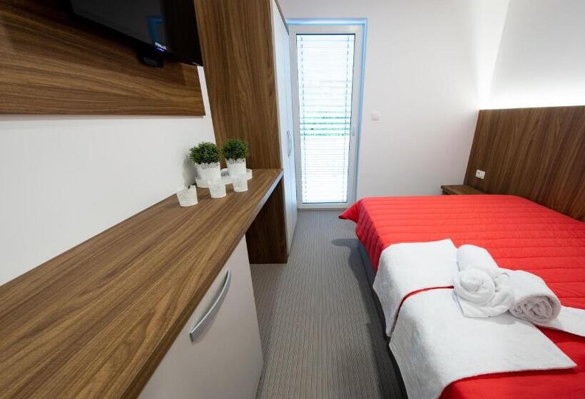 اتاق استاندارد یک تخته با بالکن, Gostilna Pugelj