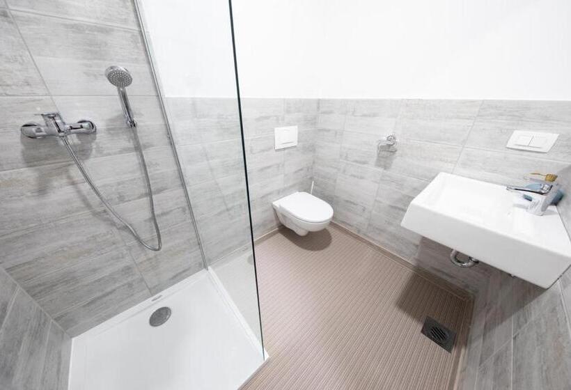 اتاق استاندارد یک تخته با بالکن, Gostilna Pugelj