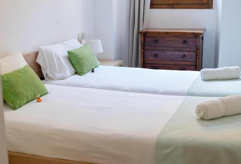 آپارتمان 1 خوابه با بالکن, Apartamentos Granata