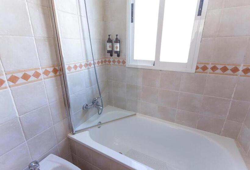 1 Bedroom Penthouse Apartment, Apartamentos Granata