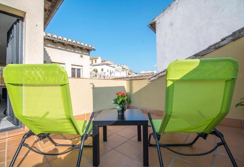 1 Bedroom Penthouse Apartment, Apartamentos Granata