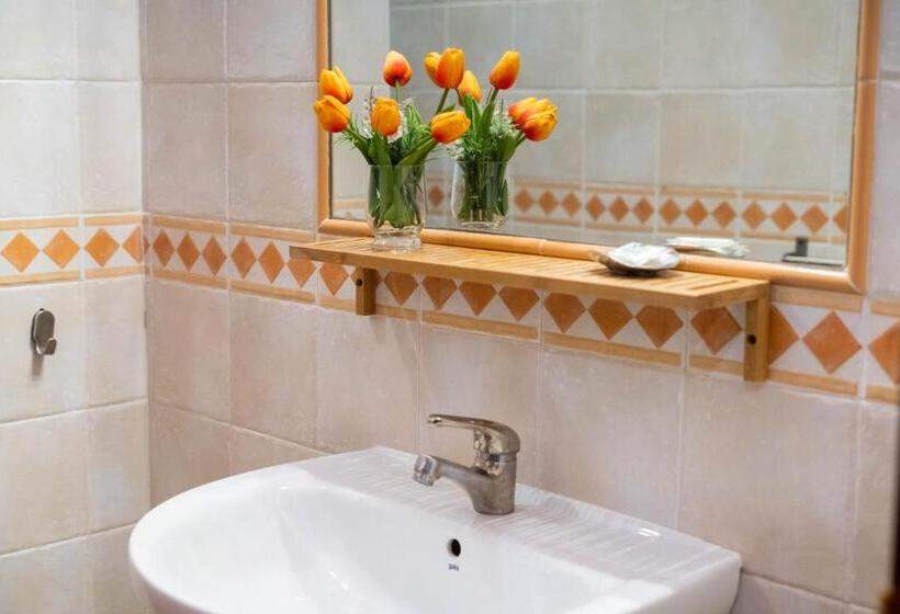 1 Bedroom Penthouse Apartment, Apartamentos Granata