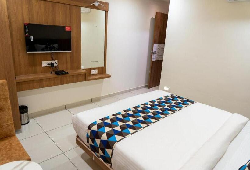 חדר דלוקס, Lee Grand