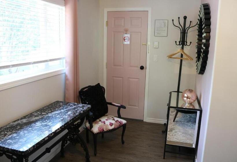 Kertre Néző Standard Szoba, Raven Point Inn