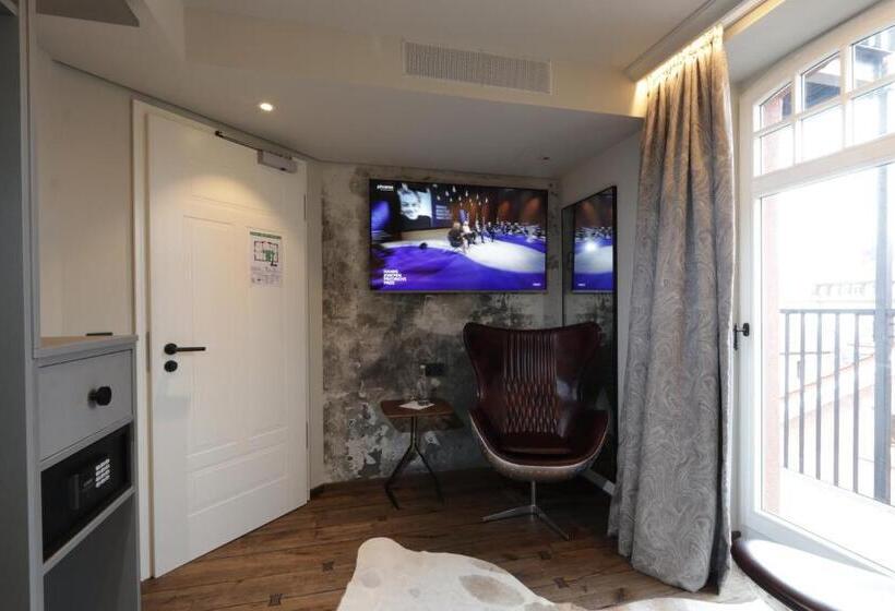 Balkonlu Tek Kişilik Standart Oda, Reinhardts