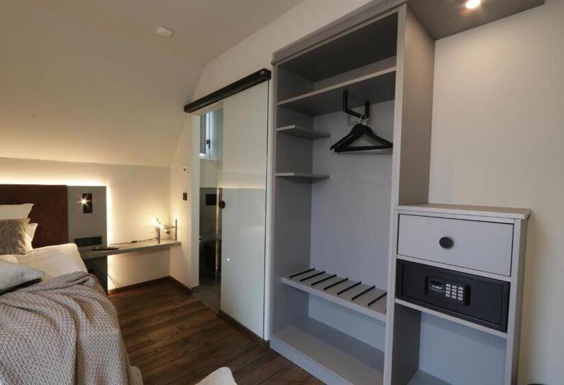 Balkonlu Tek Kişilik Standart Oda, Reinhardts