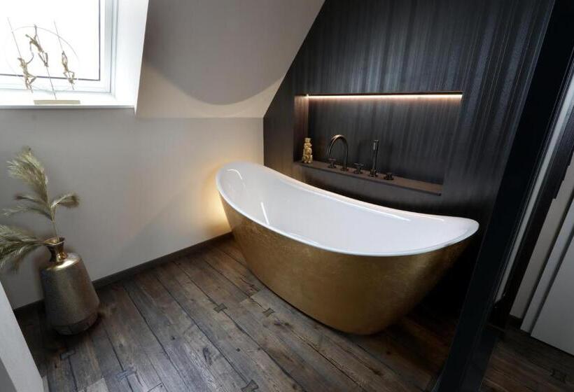 Lüks Aile Odası, Reinhardts