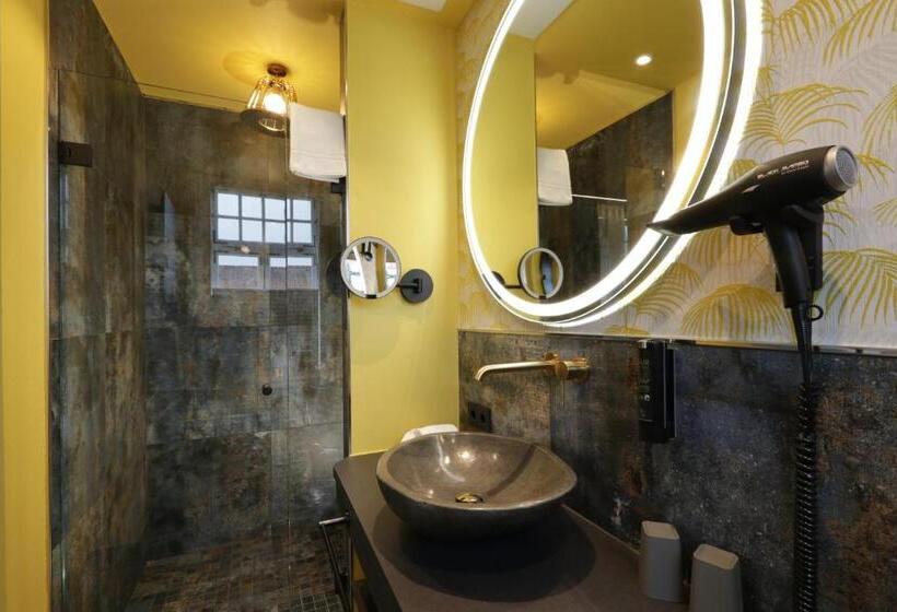 Standart Oda, Reinhardts