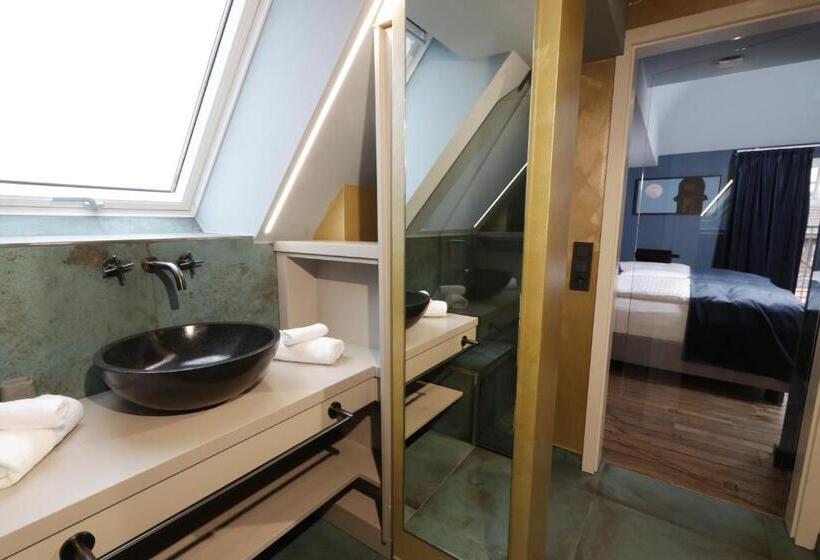 Standart Oda, Reinhardts