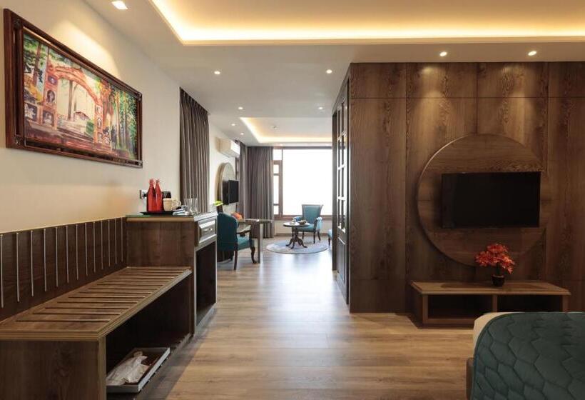 سوئیت با تخت بزرگ, Welcomheritage Elysium Resort & Spa